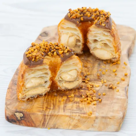 White Chocolatey Spread with Hazelnuts (10 nuts)